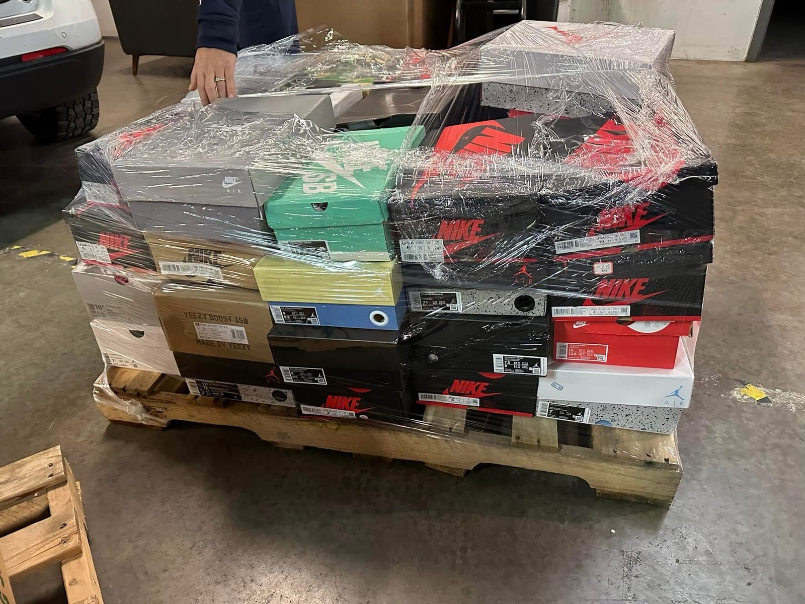 5 Reasons to Buy This Wholesale Sneakers Pallet for Profit