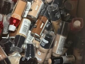 Buy 100-Unit Mixed Cosmetic Pallet — Wholesale Beauty Lot