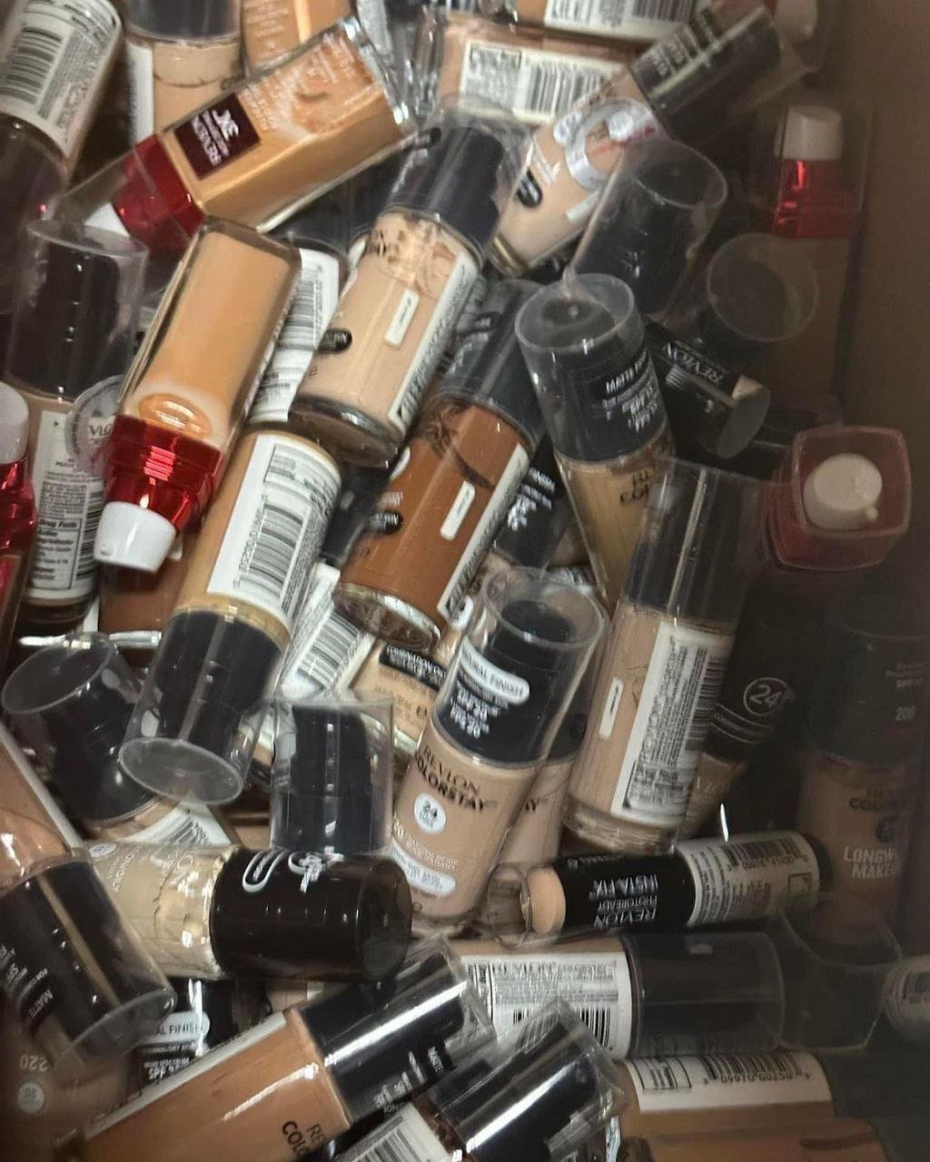 Buy 100-Unit Mixed Cosmetic Pallet — Wholesale Beauty Lot