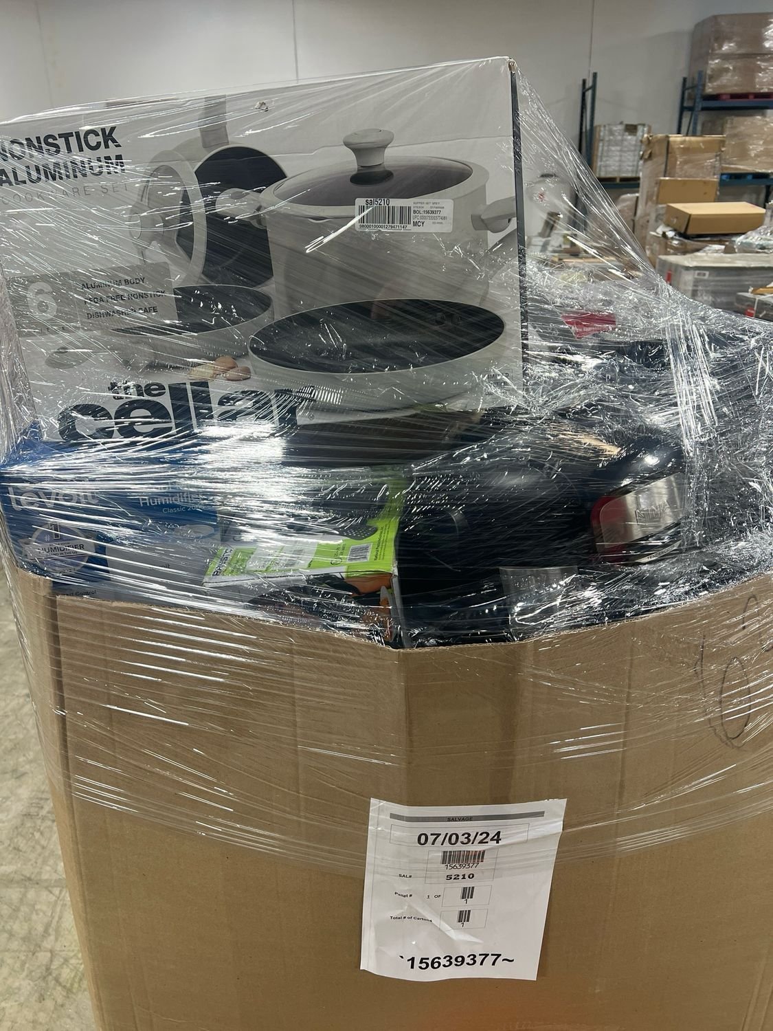 Buy Macy's Housewares Liquidation Pallet — 100+ Resale Units