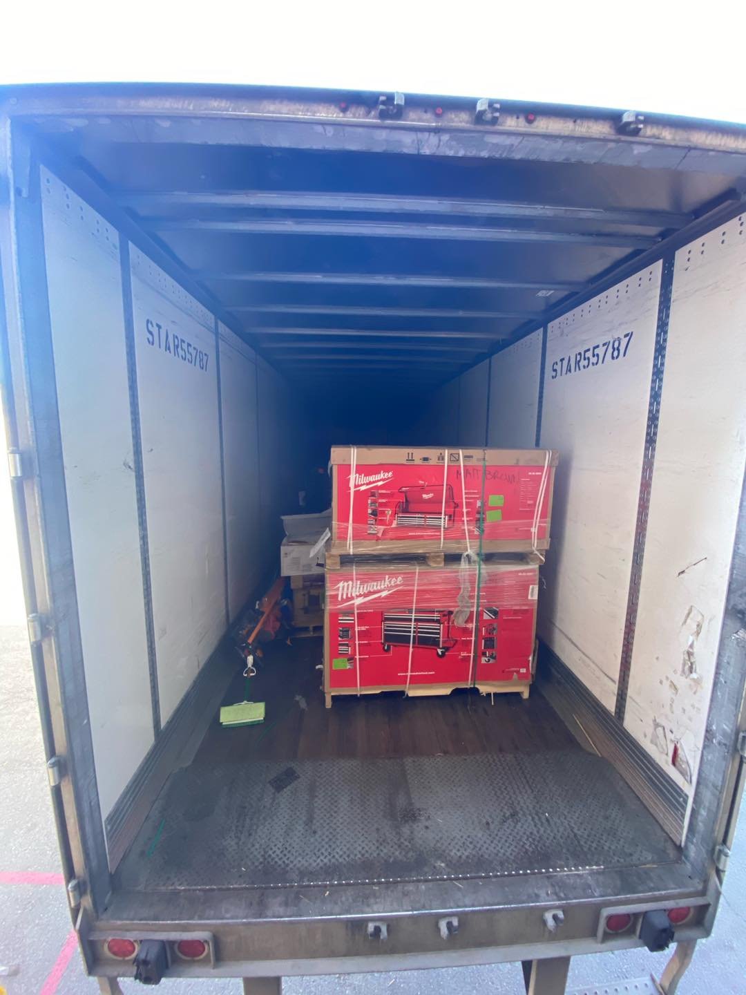 Home Depot Housewares Truckload — 800+ Items at Wholesale