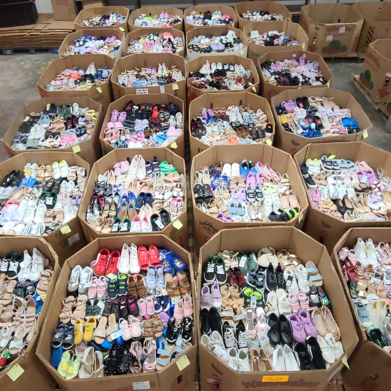 Target Kids Shoes Pallet: 250 Pairs Wholesale From $995