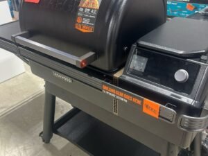 Traeger Ironwood Smoker Open Pallet — 1 Open-Box WiFIRE Gril
