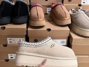 UGG Boots Liquidation Pallet: 60-120 Pairs Wholesale
