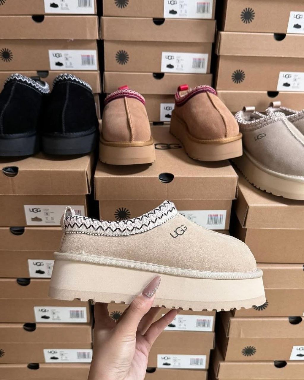 UGG Boots Liquidation Pallet: 60-120 Pairs Wholesale