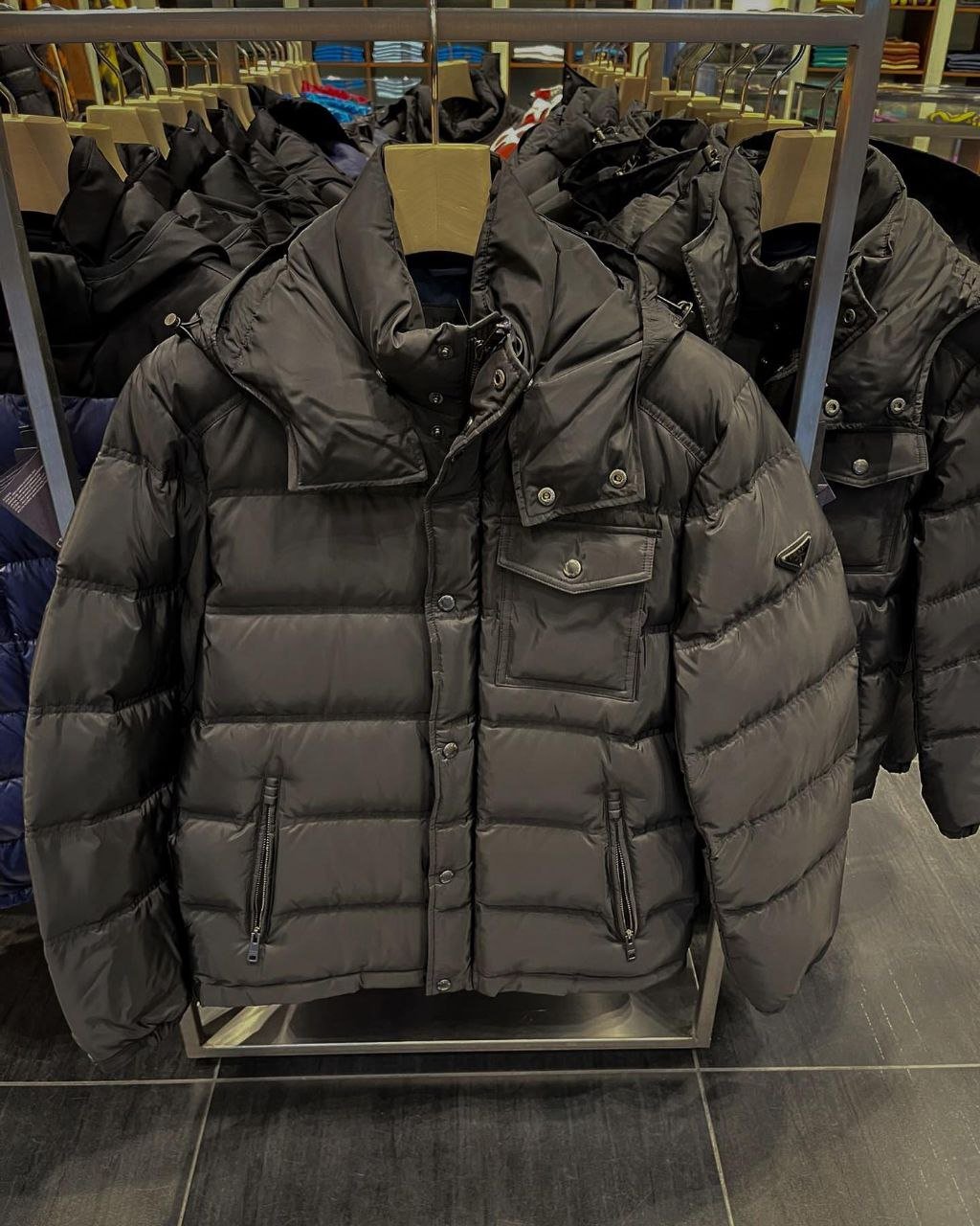 Winter Jacket Wholesale Pallet: 100+ Coats to Flip for Profit